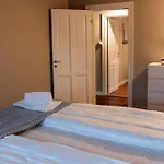 Spacious 3 Bedroom With View 아파트 *