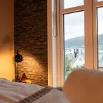 Spacious 3 Bedroom With View *
