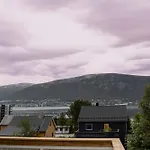 Spacious 3 Bedroom With View * 트롬쇠