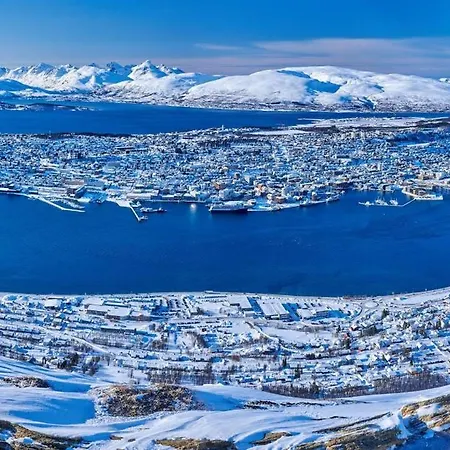 Spacious 3 Bedroom With View Apartman Tromsø