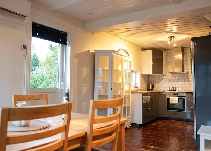 Spacious 3 Bedroom With View 아파트 트롬쇠