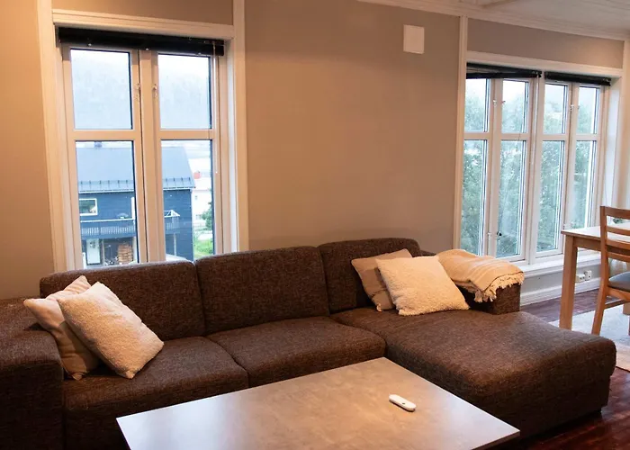 Spacious 3 Bedroom With View * 트롬쇠