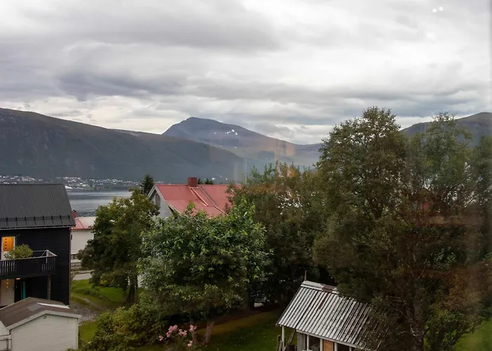 Spacious 3 Bedroom With View * Tromsø