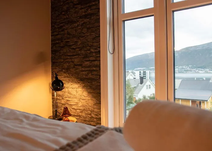 Spacious 3 Bedroom With View *