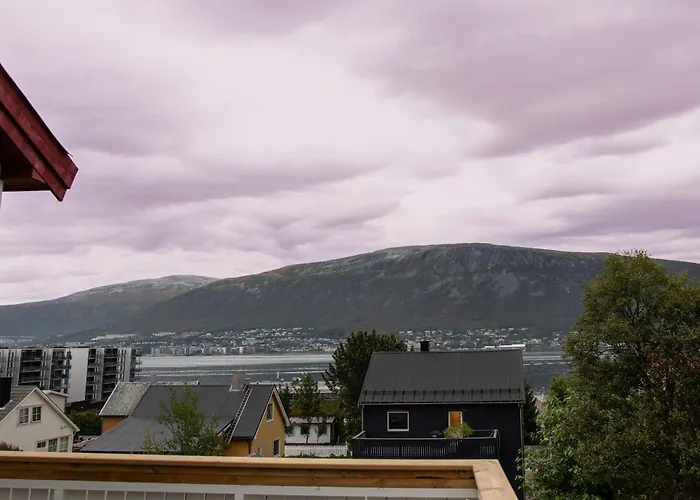 Spacious 3 Bedroom With View * Tromsø