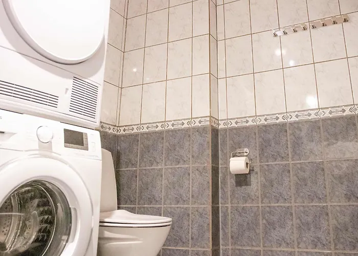 Spacious 3 Bedroom With View *