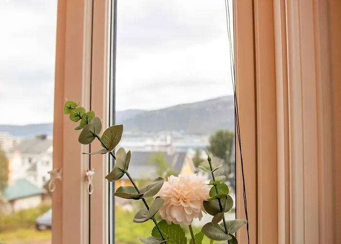 Spacious 3 Bedroom With View * Tromsø